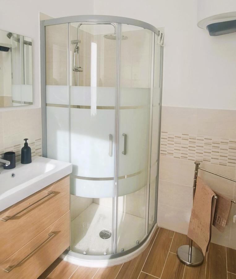 La Petite Maison Apartment Agrate Brianza Bagian luar foto