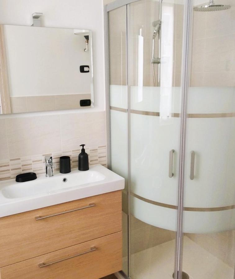La Petite Maison Apartment Agrate Brianza Bagian luar foto